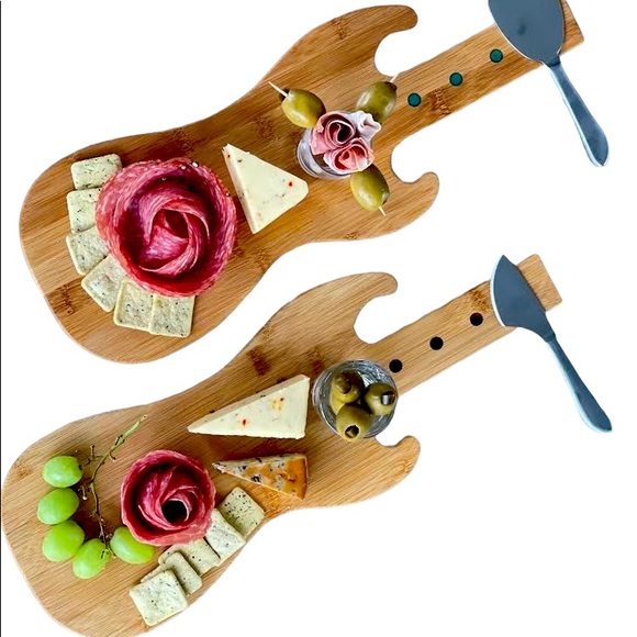 Guitar 🎸 charcuterie board with magnets for cheese 🧀 knife - Picture 2 of 4
